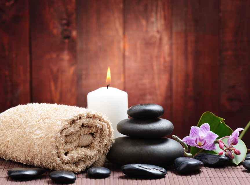massage towels, candles and hot stones at esthiva spa center DHA Lahore